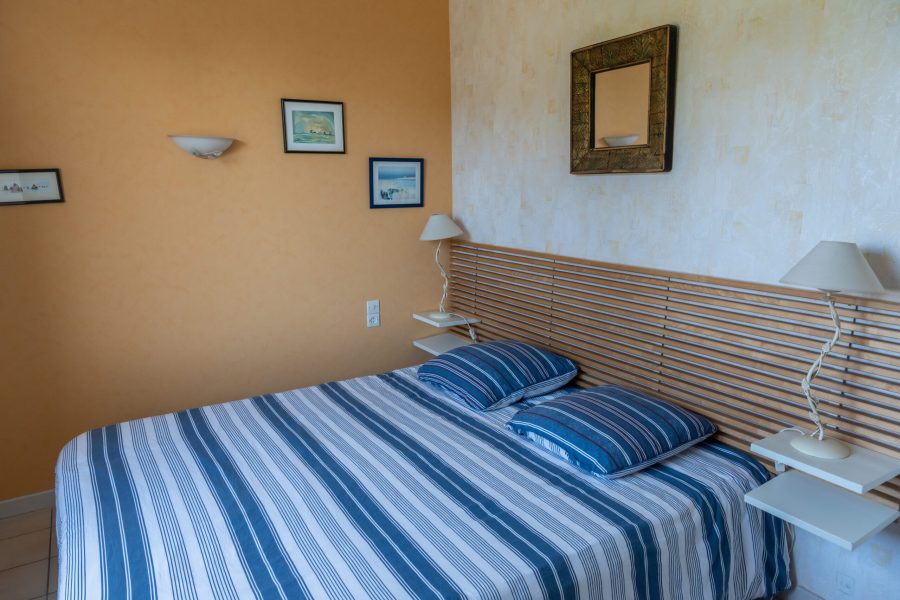 Chambre 3 vue terrain (1 lit 160*200 ou 2 lits 80*200)