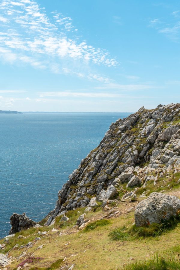 pen-hir-point-on-the-crozon-peninsula-in-french-brittany-the-beautiful-coastline-and-beaches-france