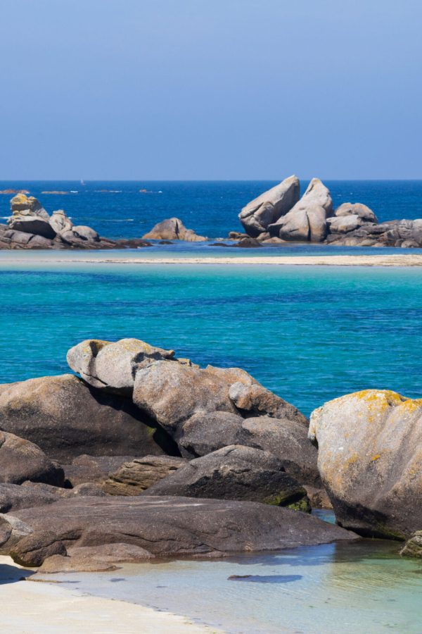 rocky-beach-in-the-coast-of-kerlouan-brittany-france